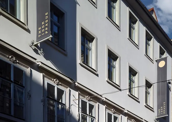 The Icon Hotel & Lounge